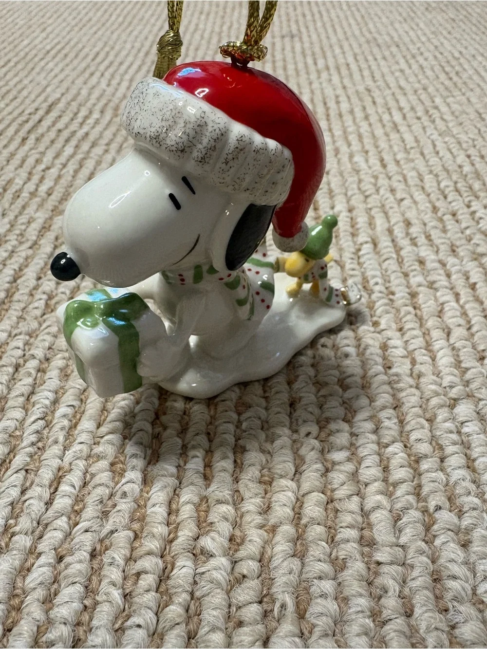 Lenox Snoopy's Holiday Gift Christmas Ornament - Excellent Condition - Picture 4 of 6